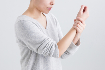 腱鞘炎の女性