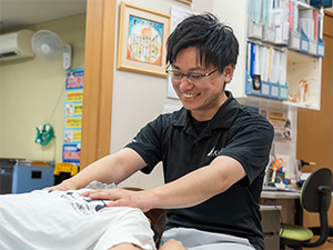 清須市いけむら接骨院整体院東須ヶ口院施術風景